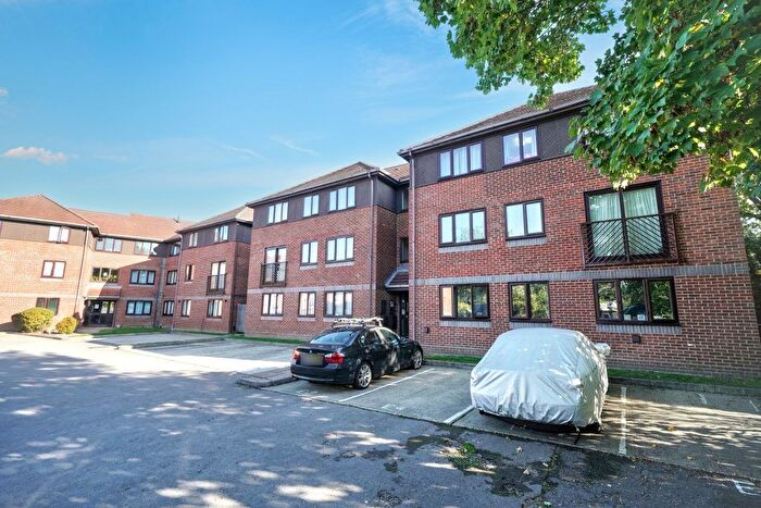 2 Bedroom Flat For Sale In Oakfields, Camberley, GU15