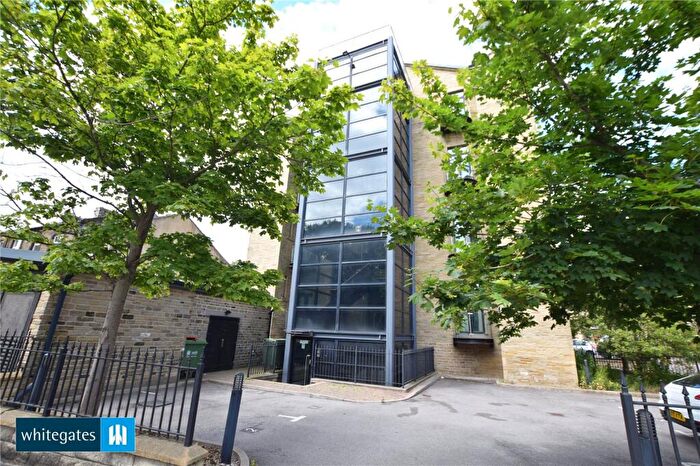 2 Bedroom Apartment To Rent In Cavendish Court, Drighlington, West Yorkshire, BD11
