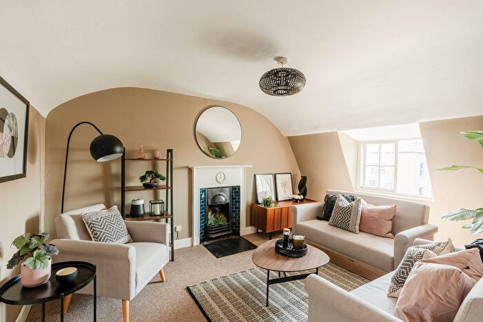 1 Bedroom Flat For Sale In Top Floor Flat Meridian Place, Clifton, Bristol, BS8