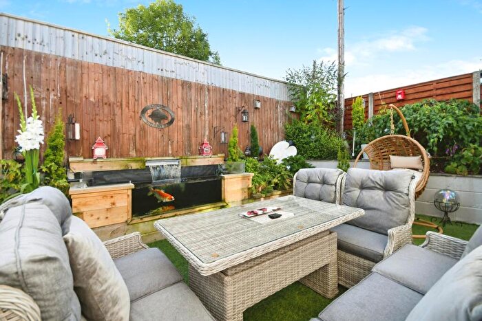 2 Bedroom Bungalow For Sale In Sunningdale Park, Chesterfield, Derbyshire, S42