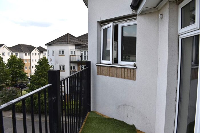 2 Bedroom Flat For Sale In Enstone Road, Enfield, EN3