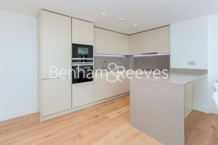 2 Bedroom Apartment To Rent In Vaughan Way, London, E1W