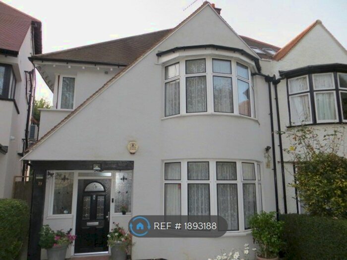 2 Bedroom Flat To Rent In Golders Green, London, NW11