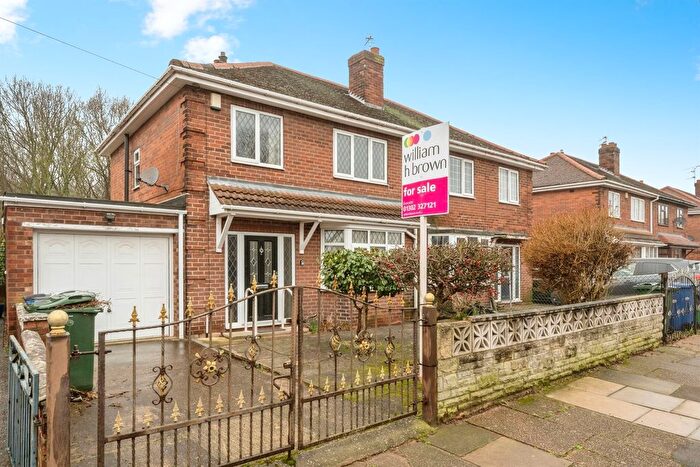 3 Bedroom Semi Detached House For Sale In Attlee Avenue, New Rossington, Doncaster, DN11