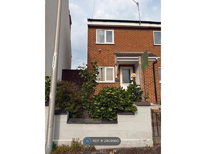 2 Bedroom End Of Terrace House To Rent In Port Said Villas, Nottingham, NG7