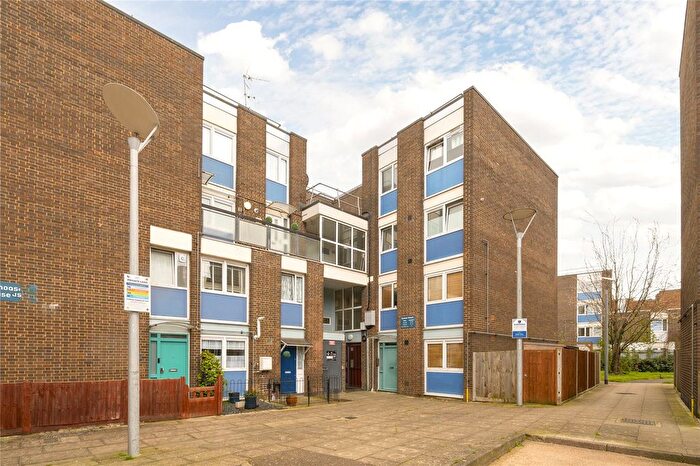 3 Bedroom Flat For Sale In Exmoor House, Gernon Road, Bow, London, E3