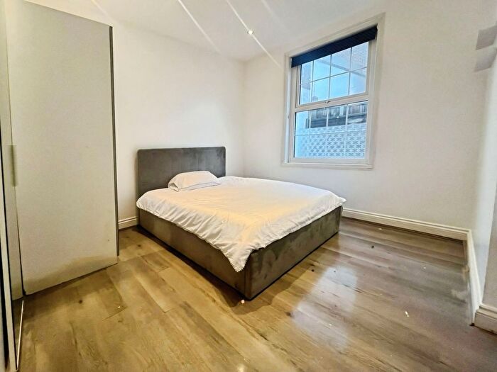 2 Bedroom Flat To Rent In Pump Alley, Brentford, Middlesex, TW8