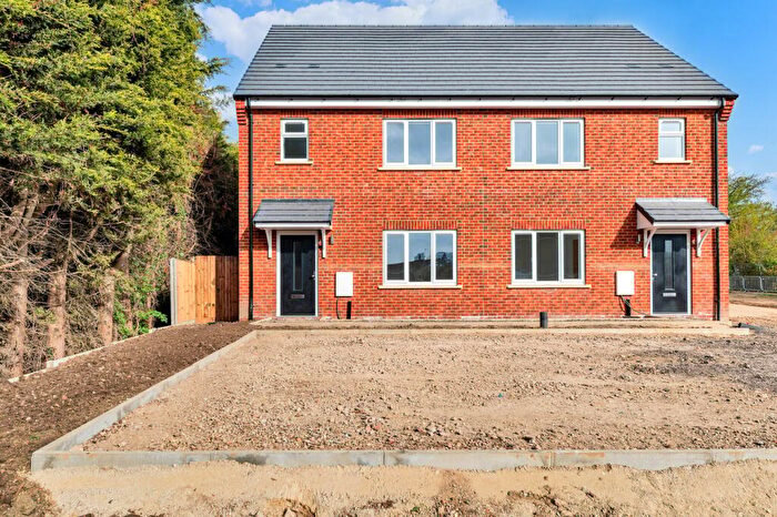 3 Bedroom Semi-Detached House For Sale In Roxton Road, Great Barford, Bedford, MK44