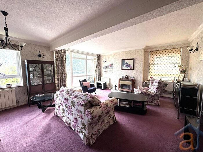 2 Bedroom Apartment For Sale In Lulworth Road, PR8