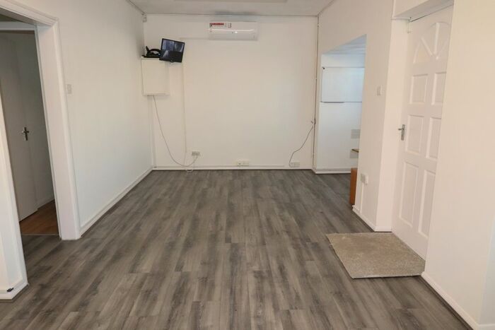 4 Bedroom Detached House To Rent In The Brent, Dartford, DA1