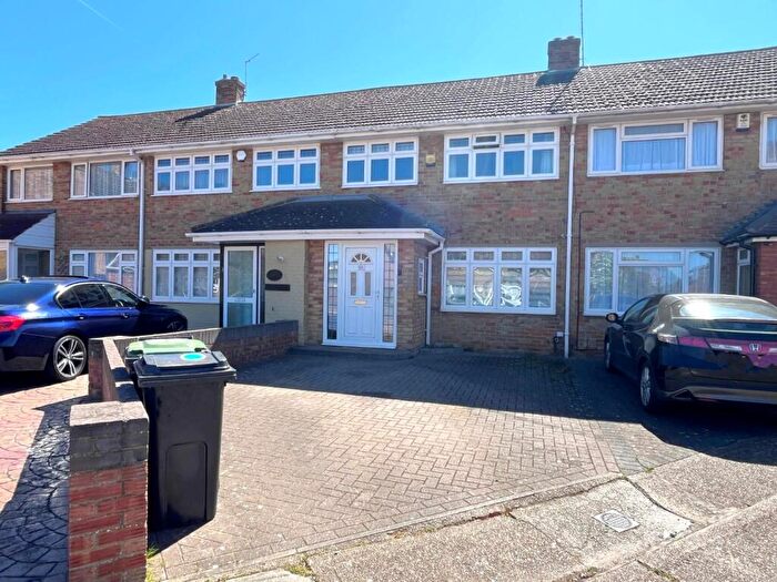 3 Bedroom House For Sale In Whinfell Way, Gravesend, DA12