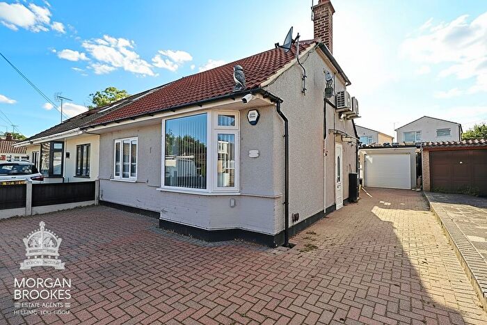 2 Bedroom Semi-Detached House For Sale In Alderleys, Benfleet, SS7