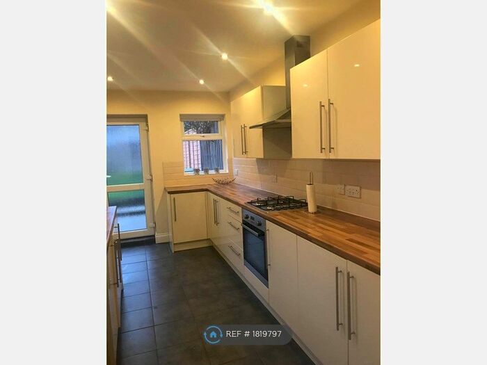 2 Bedroom Terraced House To Rent In King Street, Kettering, NN16