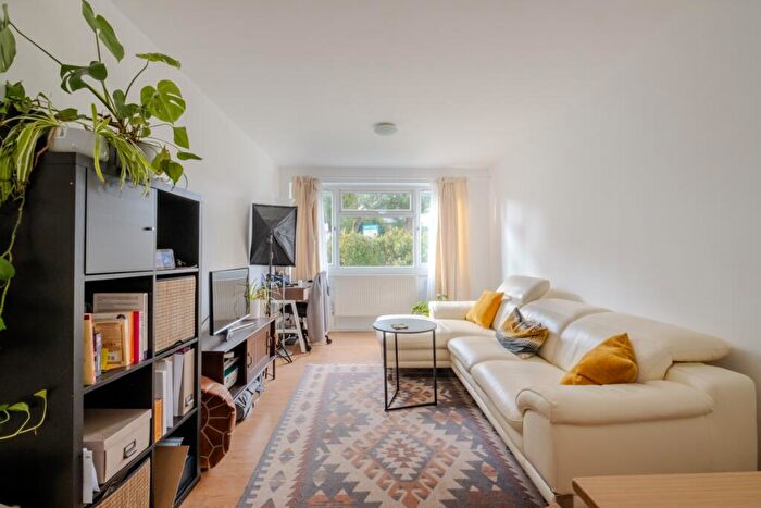 1 Bedroom Flat To Rent In Cornford Grove London., SW12