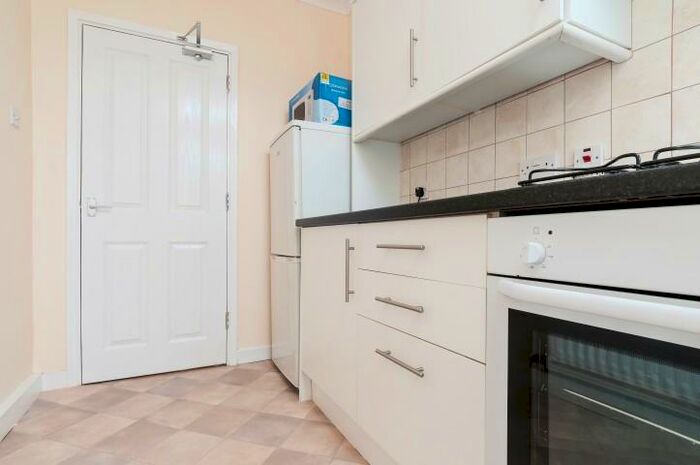 4 Bedroom Flat To Rent In Ferry Road Avenue Edinburgh United Kingdom, EH4