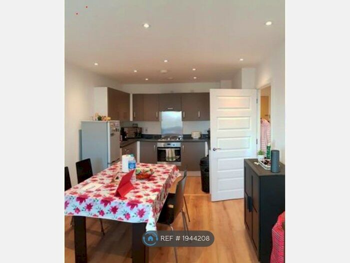 1 Bedroom Flat To Rent In West Central, Slough, SL2