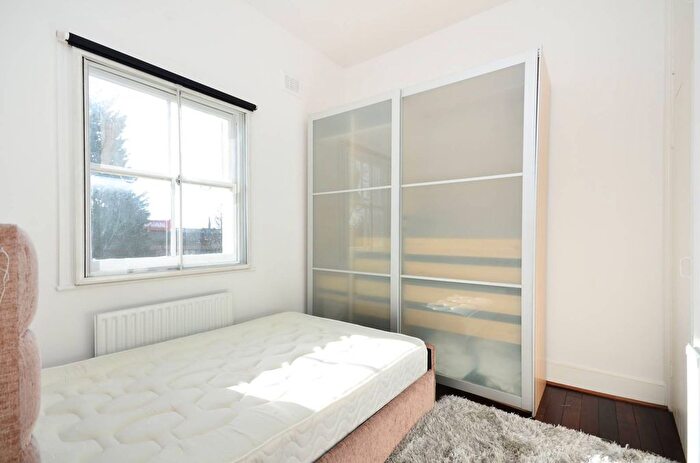 1 Bedroom Flat To Rent In Cambridge Gardens, Notting Hill, London, W10