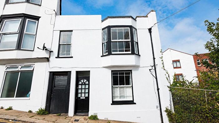 3 Bedroom End Of Terrace House For Sale In Prospect Place, Hastings, TN34