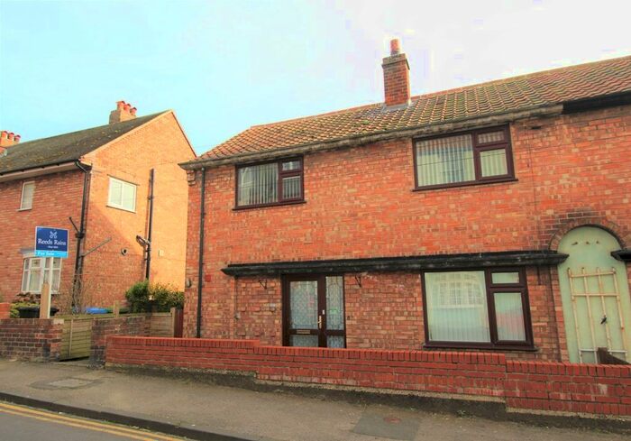 3 Bedroom Semi-Detached House To Rent In Longwestgate, Scarborough, YO11