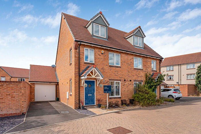 3 Bedroom Semi-Detached House For Sale In Speedwell Arch, Didcot, OX11