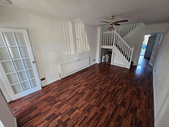 2 Bedroom Flat For Sale In Waterbeach Road, Slough, Bershire, SL1