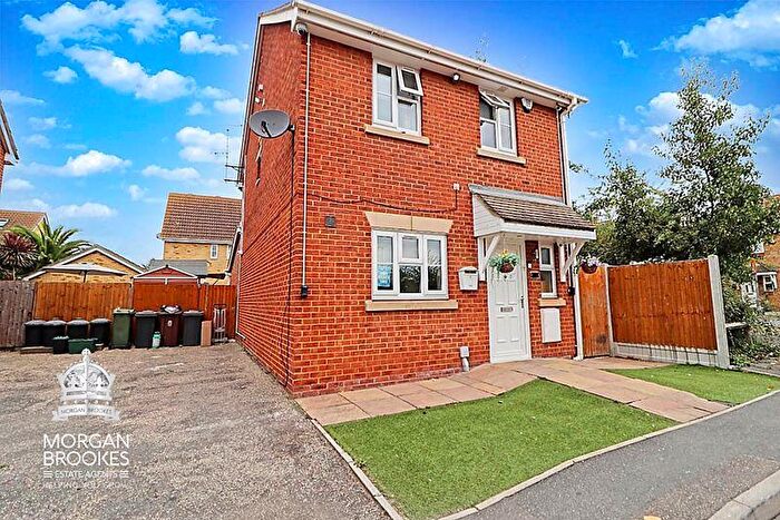 5 Bedroom Detached House For Sale In Azalea Mews, Canvey Island, SS8