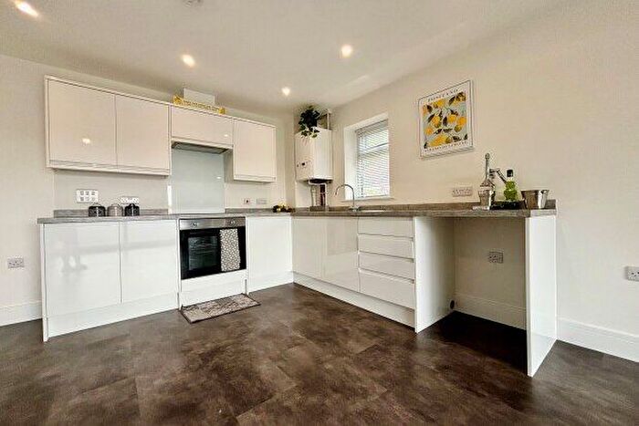 1 Bedroom Flat To Rent In Beacon Road, Chatham, ME5