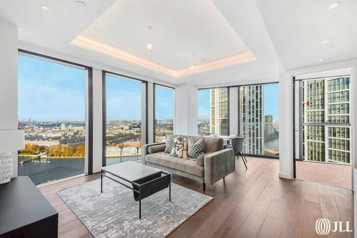 3 Bedroom Flat To Rent In Carnation Way, London, SW8