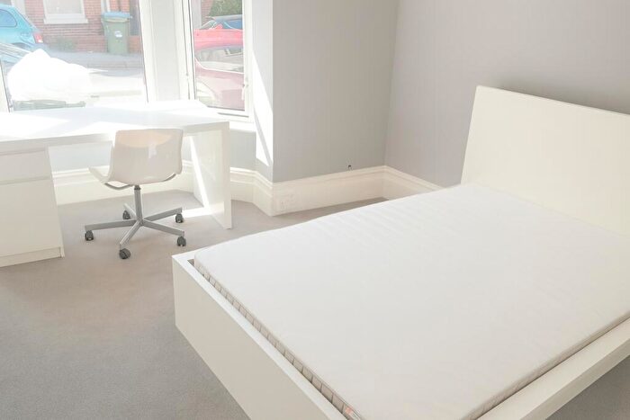 5 Bedroom Terraced House To Rent In Tennyson Road, Portswood, Southampton, SO17