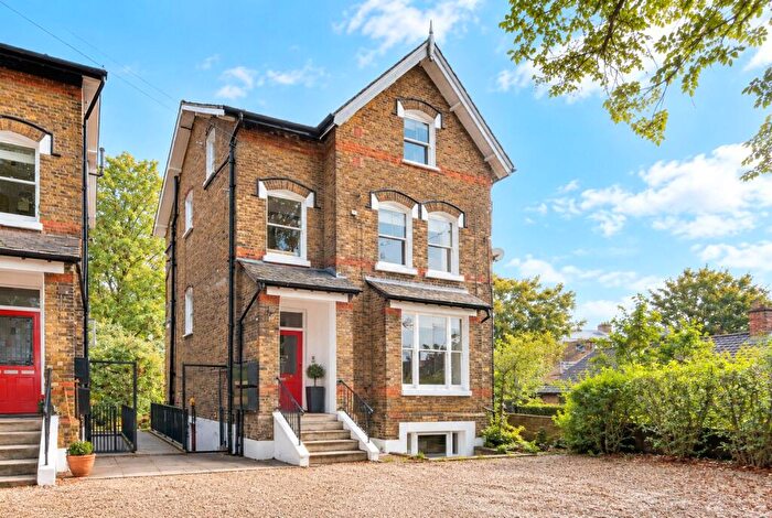 1 Bedroom Apartment For Sale In Dacre Gardens, Brandram Road, London, SE13