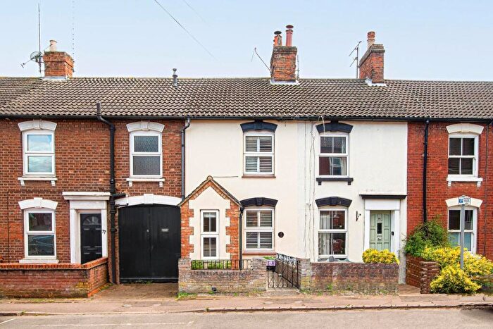 3 Bedroom Terraced House For Sale In Wing Road, Leighton Buzzard, LU7