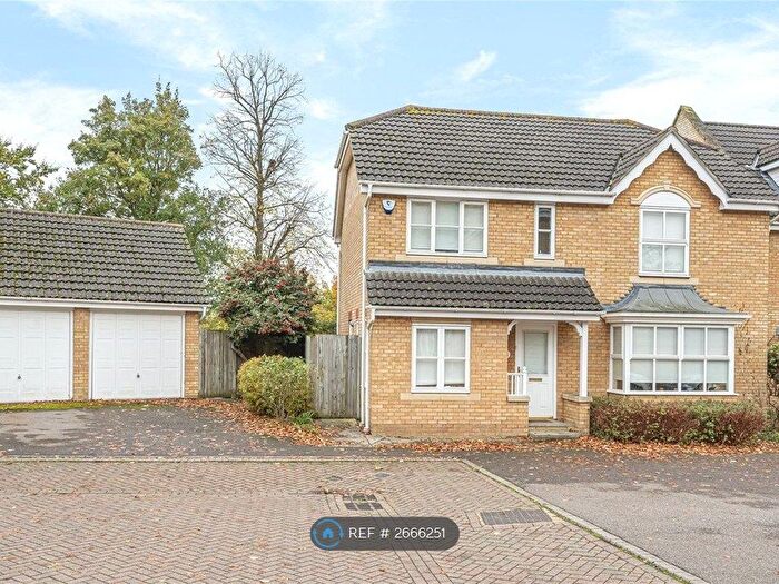 4 Bedroom Detached House To Rent In Holywell Close, London, BR6
