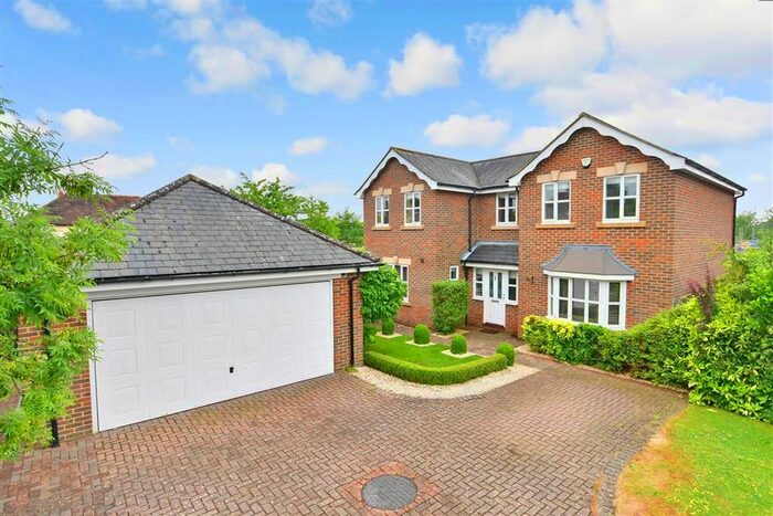 4 Bedroom Detached House For Sale In Rosemead Gardens, Headcorn, Ashford, Kent, TN27