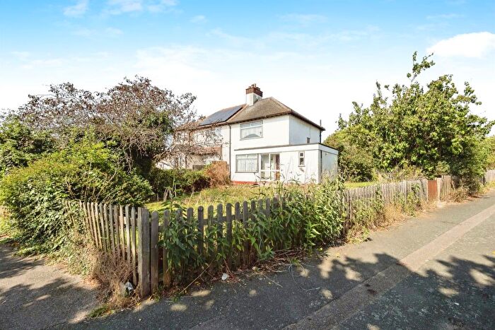 3 Bedroom Semi-Detached House For Sale In Wennington Road, Rainham, RM13