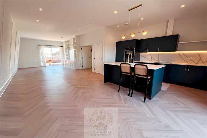 3 Bedroom Flat To Rent In Rosemont Road, London, W3