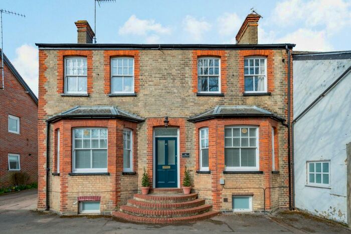 2 Bedroom Flat To Rent In Park Street, Hatfield, Hertfordshire, AL9