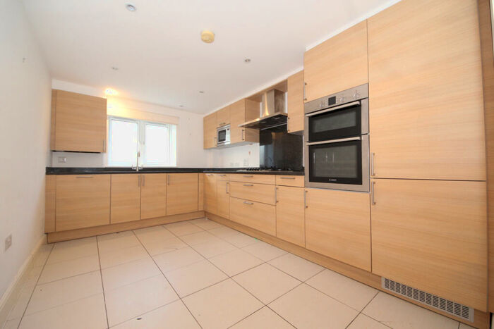 2 Bedroom Flat To Rent In Slades Hill, Enfield, EN2