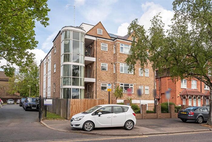 1 Bedroom Penthouse For Sale In Hermon Hill, Wanstead, E11