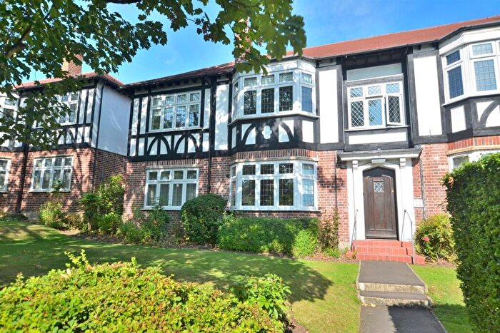 2 Bedroom Apartment To Rent In Grange Court, High Road, Loughton, IG10