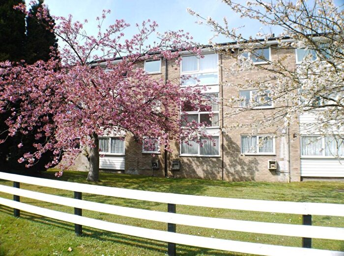 2 Bedroom Flat To Rent In Aldermans Close, Welham Green, AL9