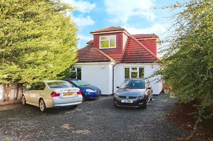 4 Bedroom Detached House For Sale In Coppermill Road, Wraysbury, Staines, TW19