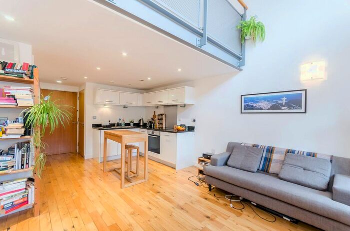 1 Bedroom Flat To Rent In Tollington Road, Lower Holloway, London, N7