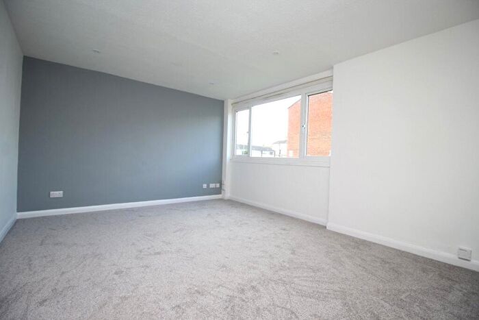3 Bedroom Maisonette To Rent In Lumsden Road, Southsea, Hampshire, PO4