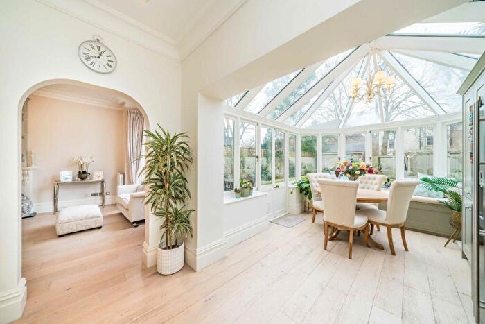 2 Bedroom Flat For Sale In Parklands, Surbiton, KT5