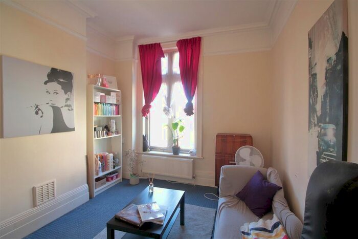 1 Bedroom Flat To Rent In Norwood Road, London, SE27