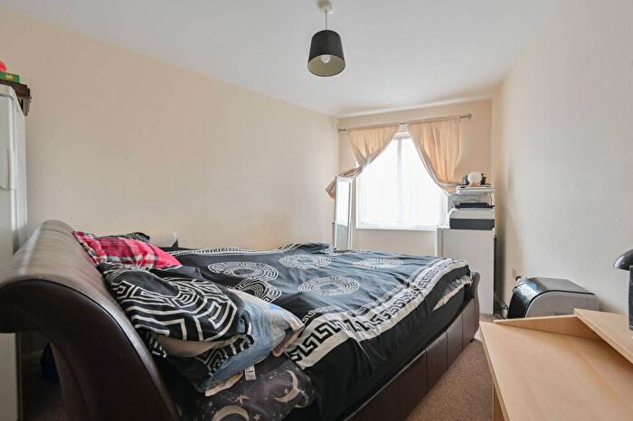 2 Bedroom Flat For Sale In Fourdrinier Way, Hemel Hempstead, HP3