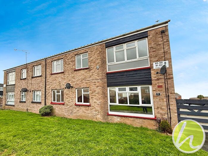 2 Bedroom Flat To Rent In Langland Close, Corringham, SS17