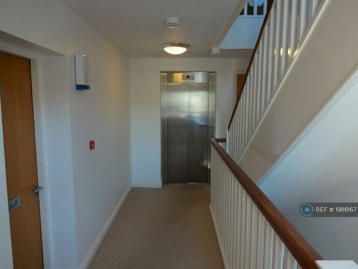 2 Bedroom Flat To Rent In Church Farm, Wirral, CH63