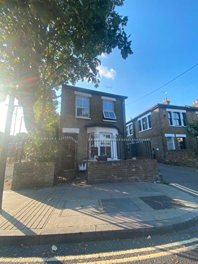 3 Bedroom Detached House To Rent In Eastway, Homerton, E9