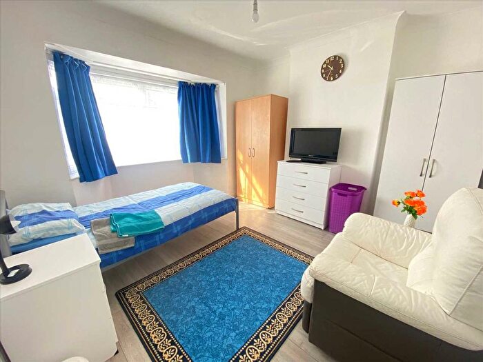 Property To Rent In Hill Rise, Greenford, Greenford, UB6